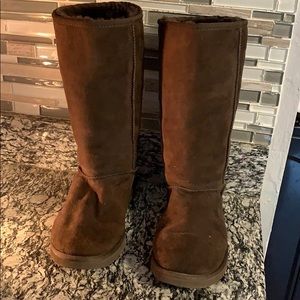 Size 9 brown UGGS